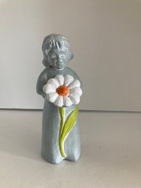 Isabel Bloom Angel Girl Statue Figurine Concrete Daisy Flower Signed 7" Gray